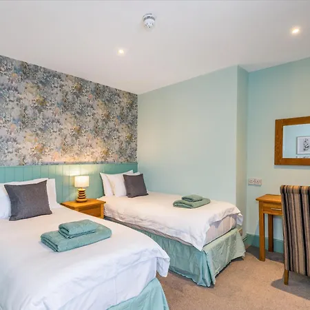 Inn The Queens *